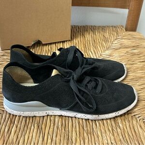 Ugg • Tye Black Leather Sneaker